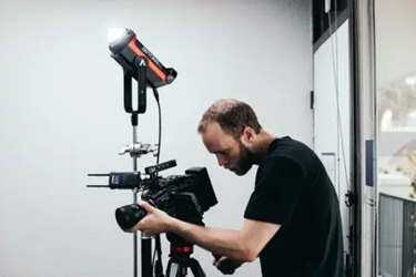 一个人拍短视频拍哪方面更容易火？一个人拍短视频有哪些技巧？
